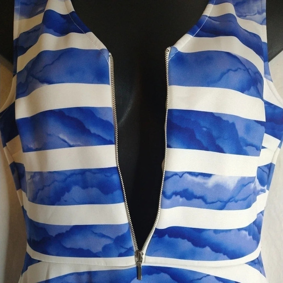 Super Stretchy Fit and Flare Dress EUC ❤️ - Picture 3 of 11